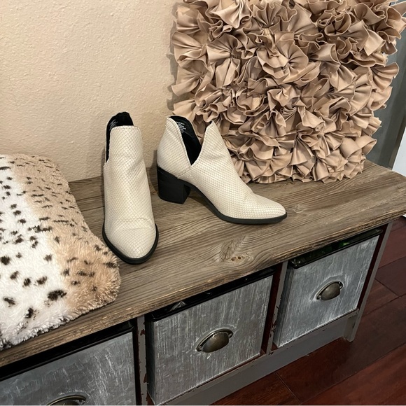 Steve Madden Shoes - Steve Madden Petra Cream Snakeskin Open Side Block Heeled Almond Toe Booties 8.5